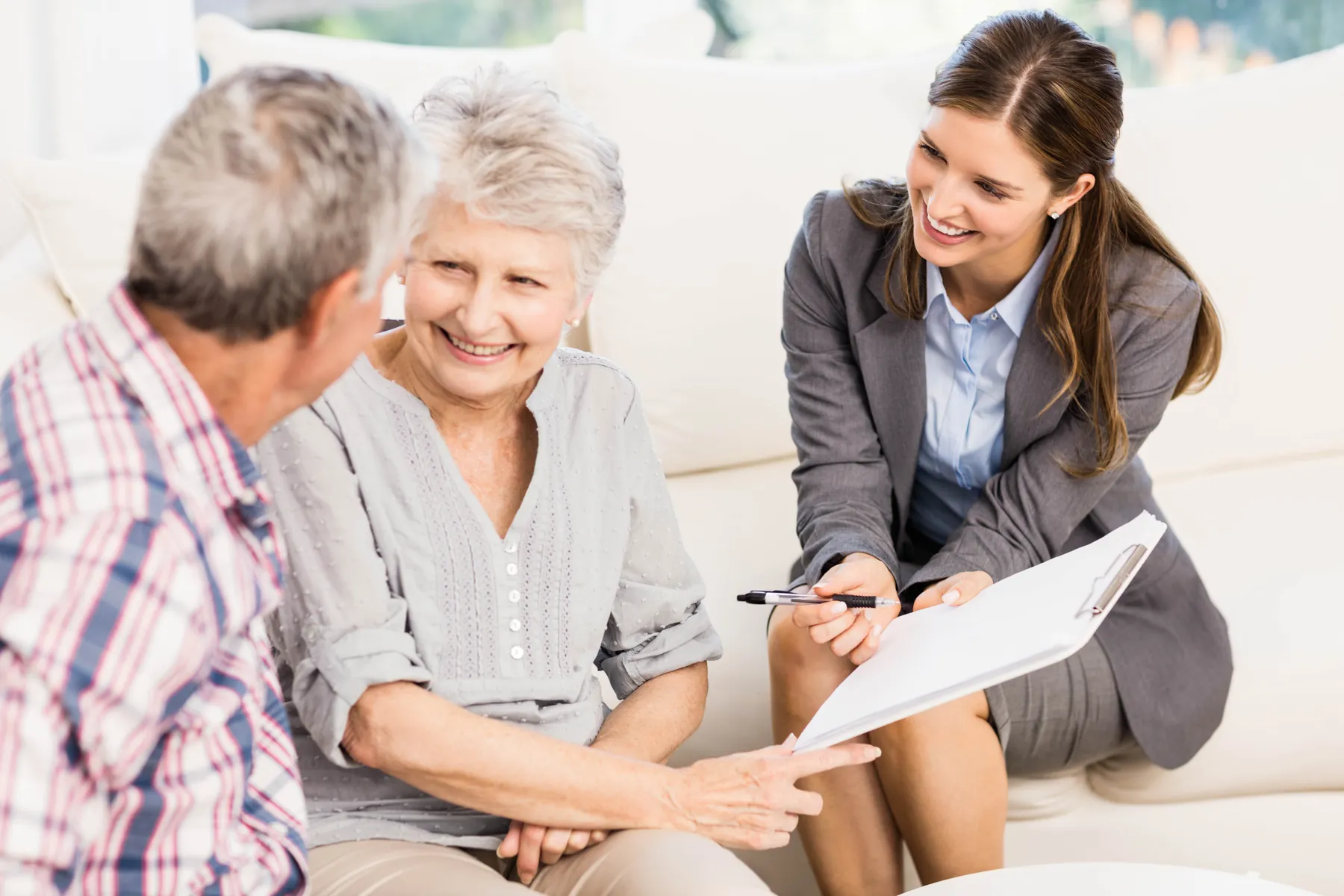 A couple reviewing their Medicare options